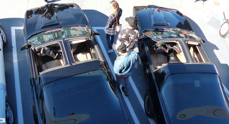Illustration for article titled This Mint 1999 Oldsmobile Intrigue Led a Pack of Heroes at Radwood LA